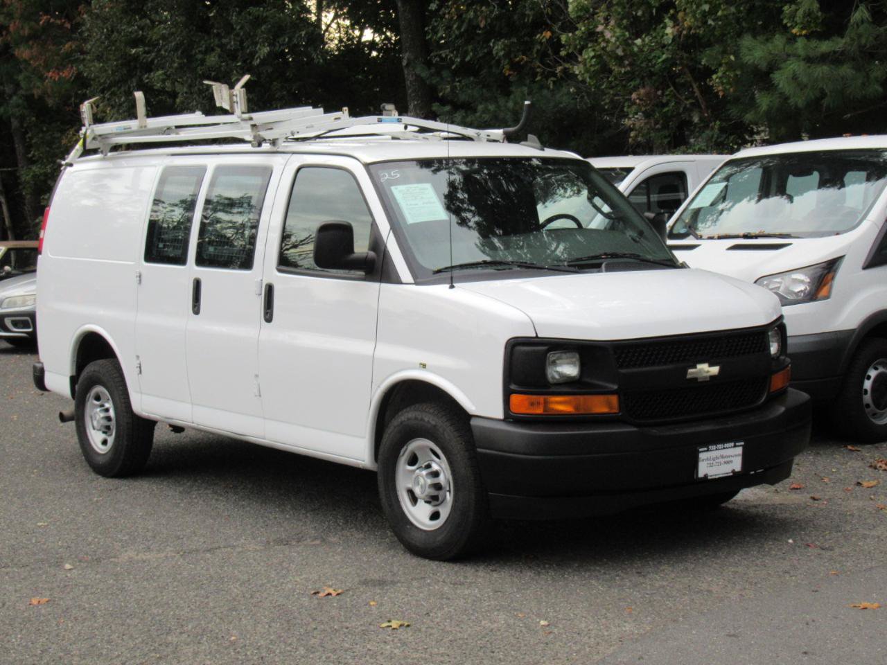 Used 2017 Chevrolet Express 2500 RWD image 8