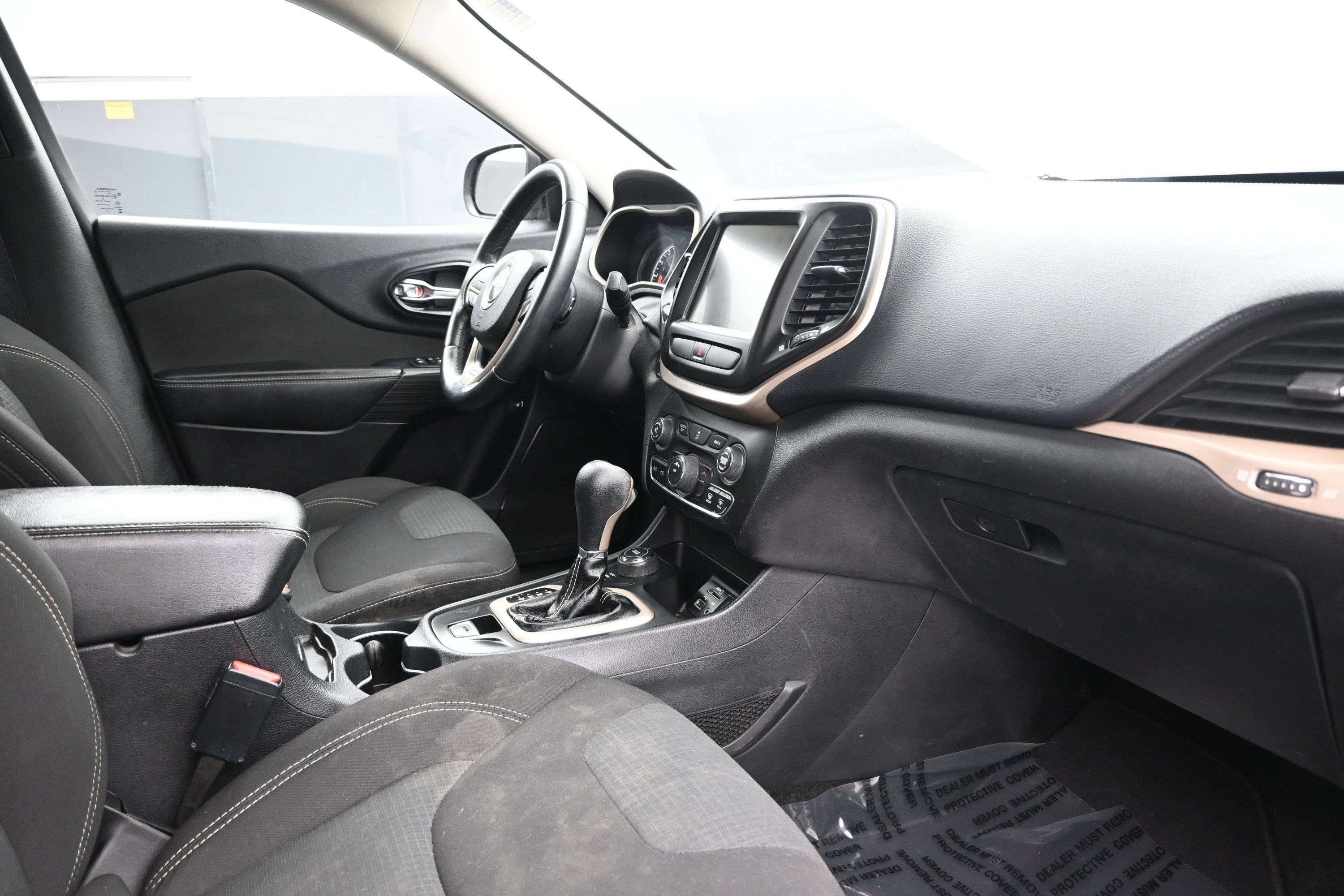 Used 2016 Jeep Cherokee Latitude AWD/4WD image 26
