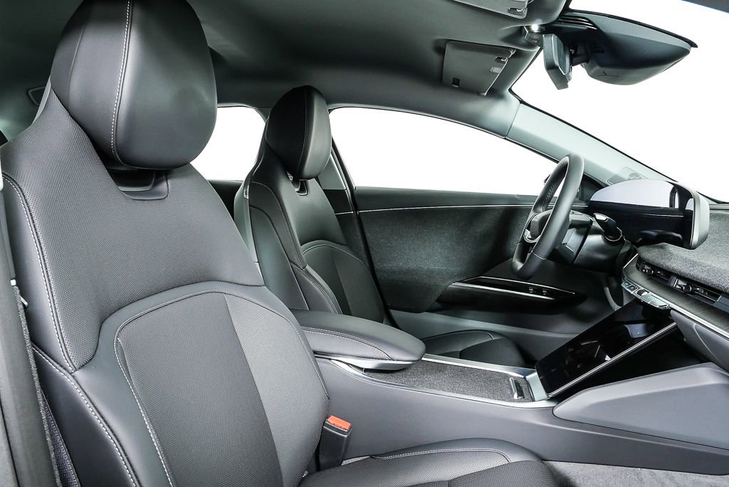 Used 2025 Lucid Air Pure image 22