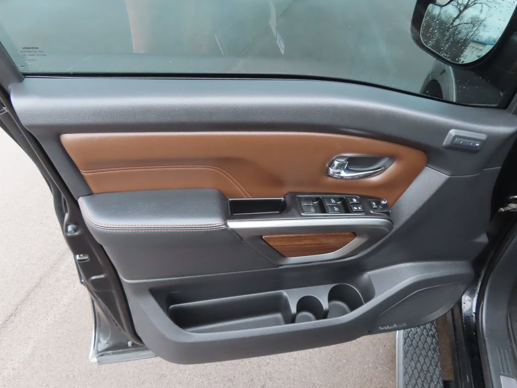 Used 2018 Nissan Titan Platinum Reserve image 27