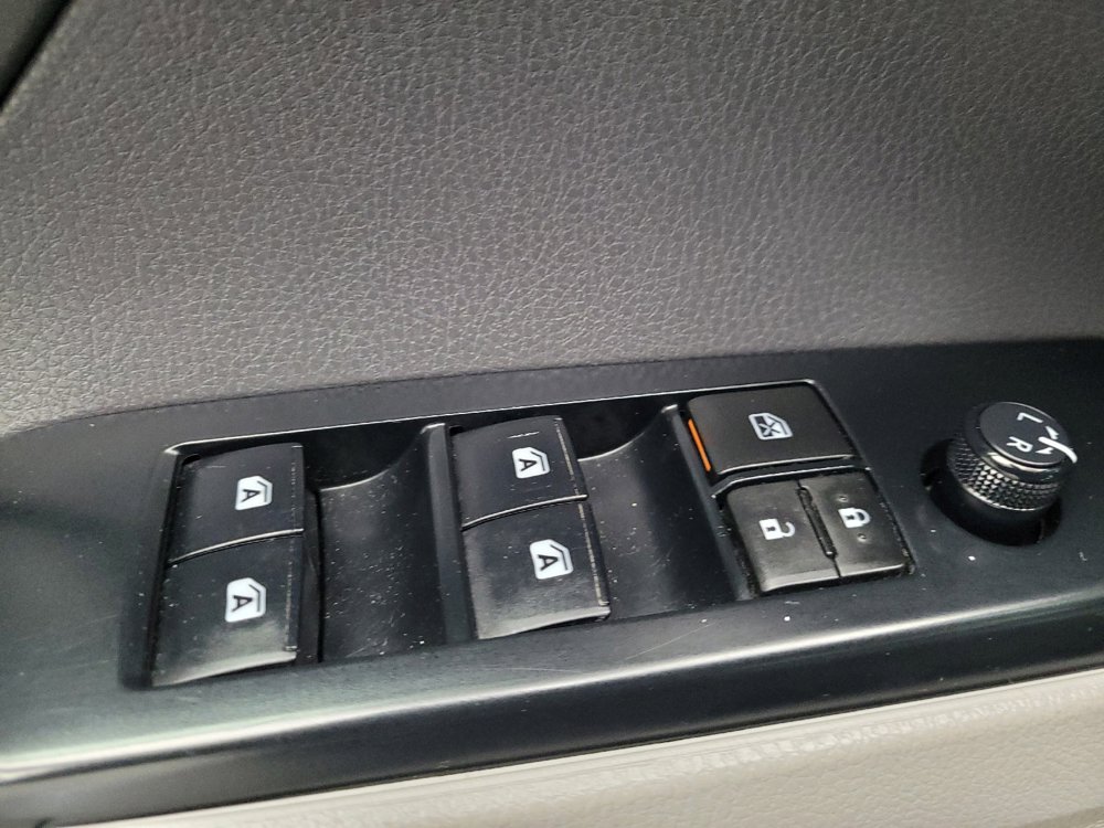Used 2018 Toyota Camry FWD image 27