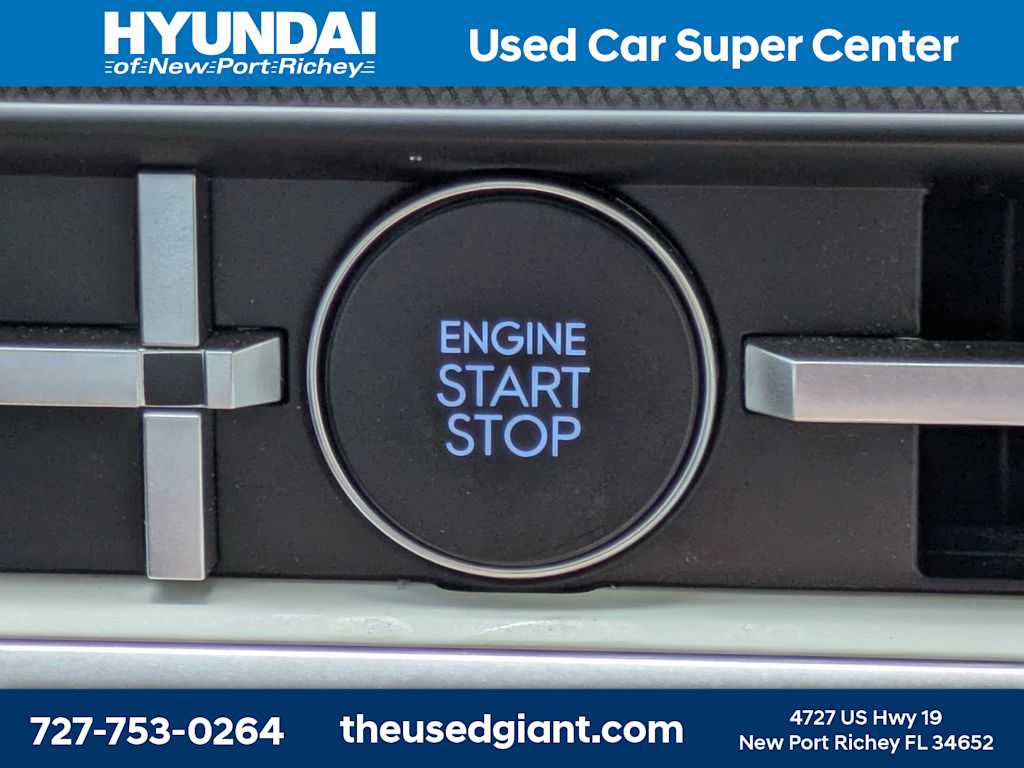 Used 2025 Hyundai Santa Fe SEL FWD image 40