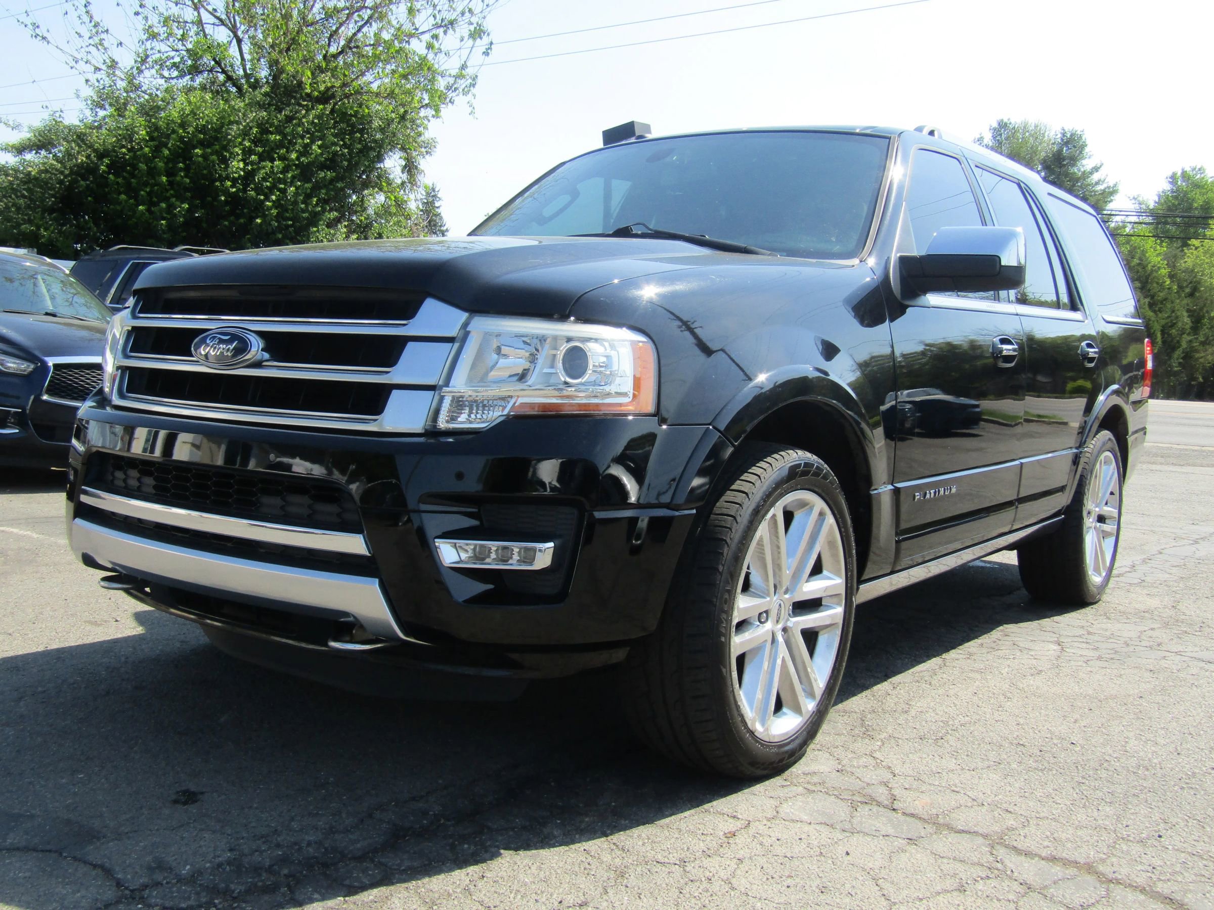Used 2016 Ford Expedition Platinum AWD/4WD image 4