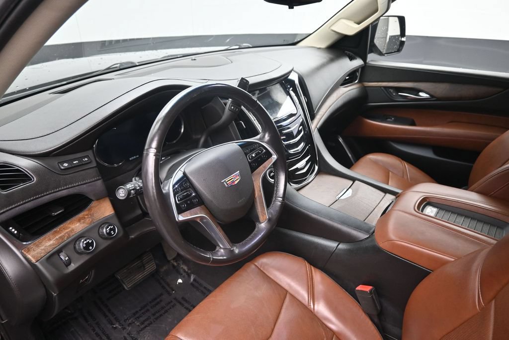 Used 2018 Cadillac Escalade Premium Luxury AWD/4WD image 19