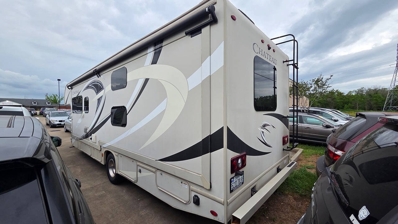 Used 2017 Ford E-450 and Econoline 450 Super Duty w/ Motorhome Prep Package RWD image 6