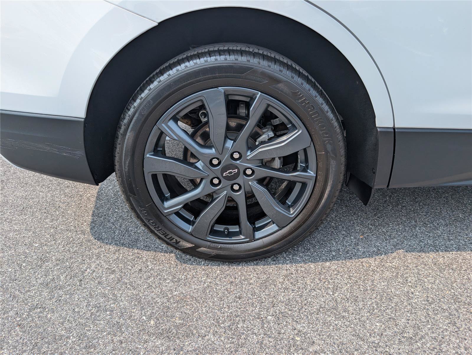 Used 2023 Chevrolet Equinox RS AWD/4WD image 9