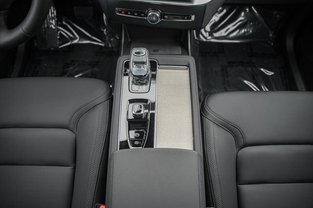 New 2026 Volvo XC90 B6 Plus w/ Protection Package Premier image 27