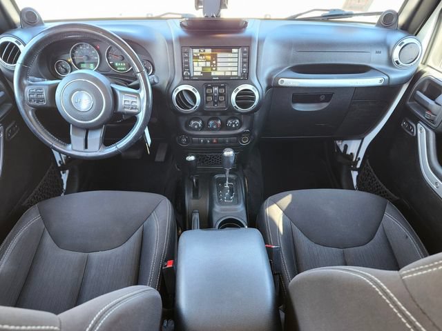 Used 2014 Jeep Wrangler Unlimited Sahara w/ Connectivity Group AWD/4WD image 12