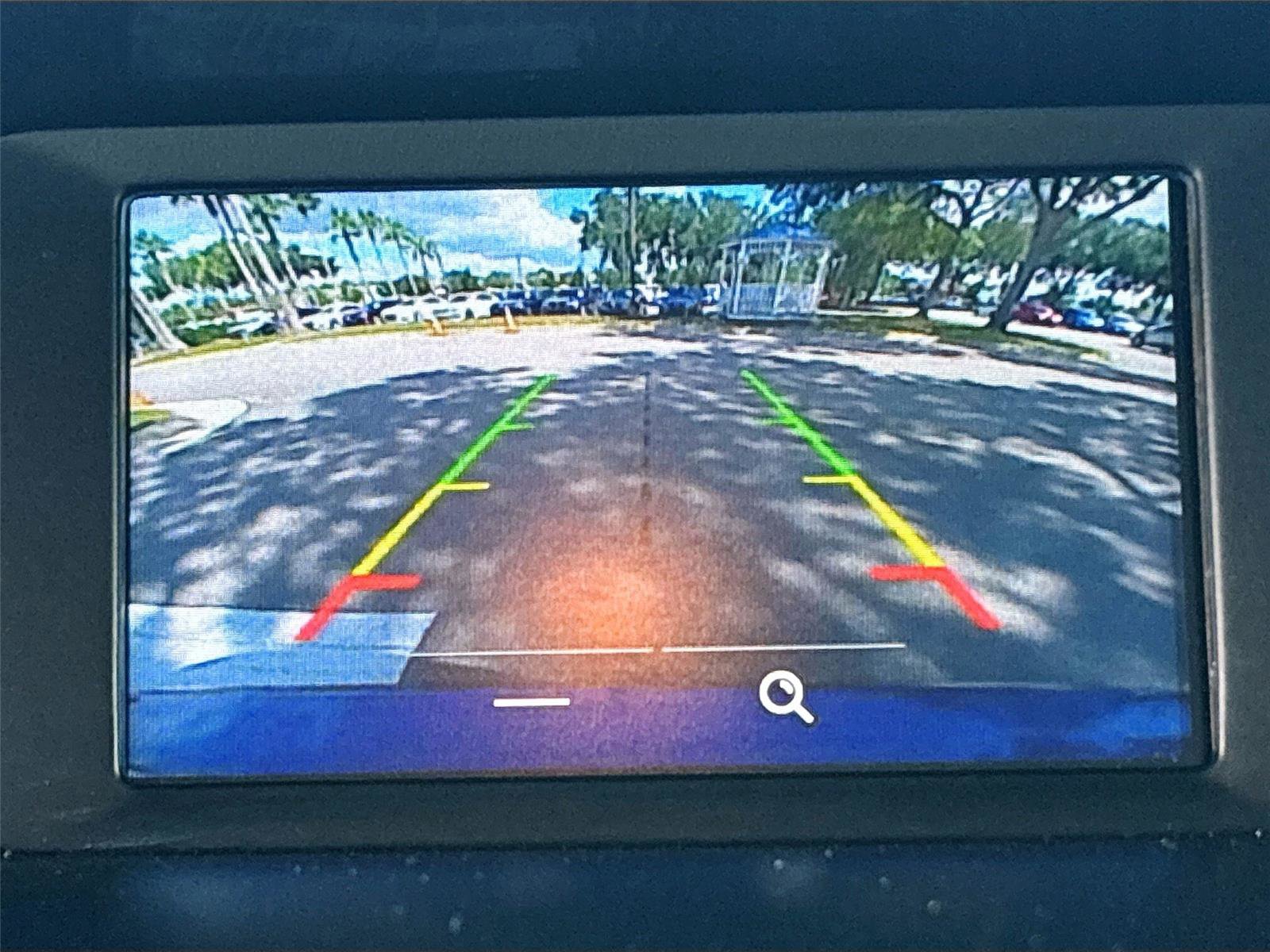 Used 2018 Ford Focus SE w/ SE Appearance Package image 14