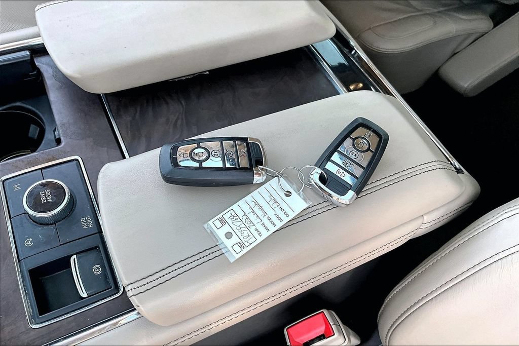 Used 2022 Lincoln Navigator Reserve AWD/4WD image 10