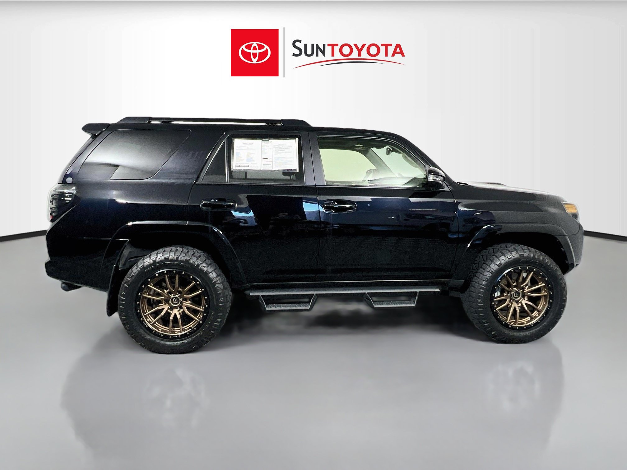 Used 2023 Toyota 4Runner TRD Off-Road Premium w/ Moonroof Package AWD/4WD image 2