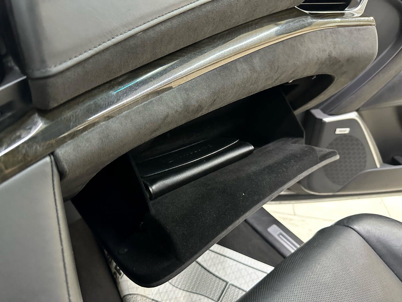 Used 2017 Cadillac Escalade Platinum image 30