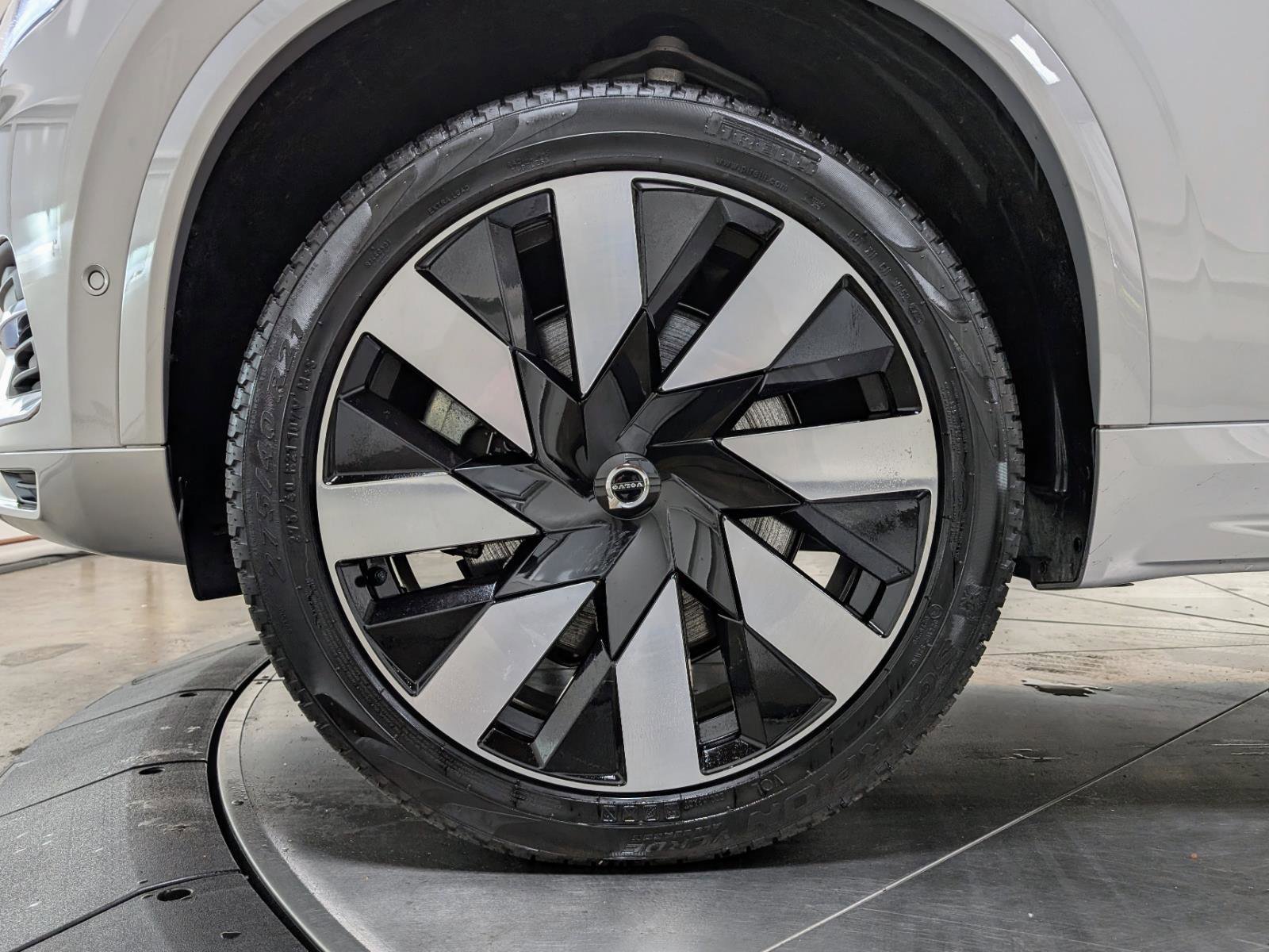 Used 2024 Volvo XC90 T8 Plus w/ Protection Package Premier image 12