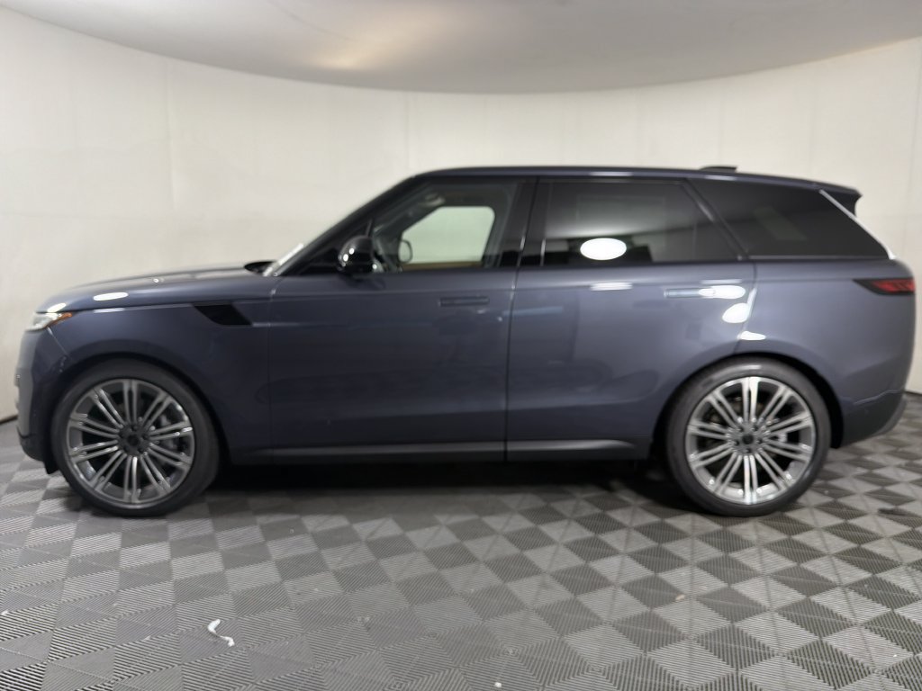 New 2027 Land Rover Range Rover Sport SE AWD/4WD image 2