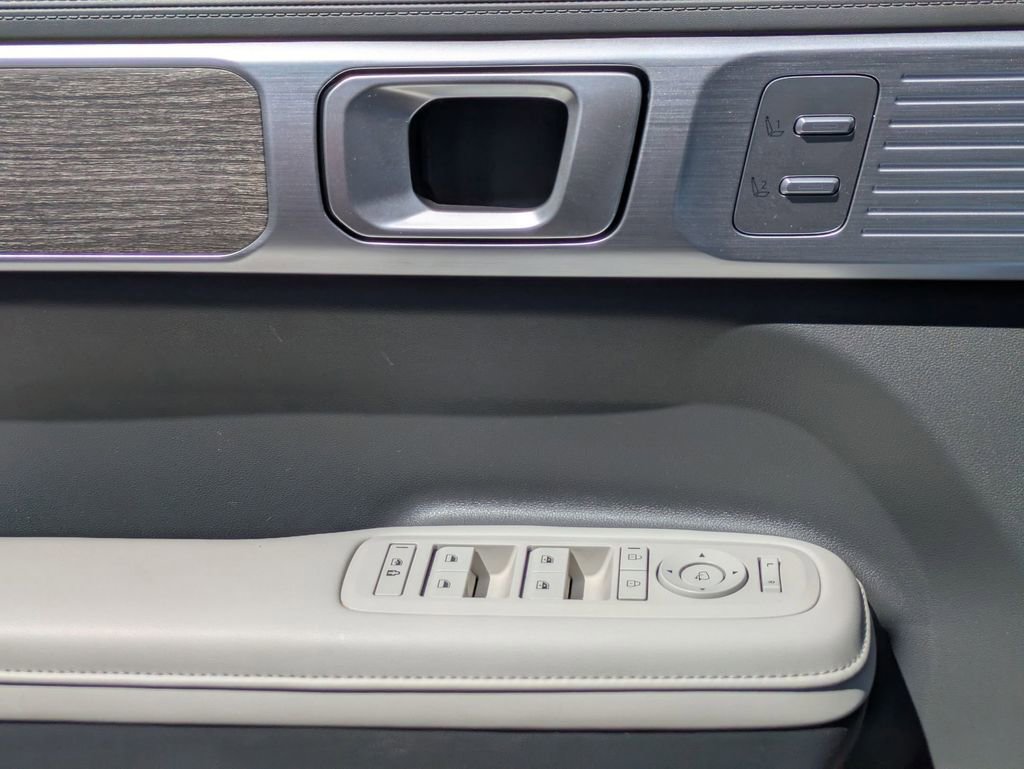 Used 2025 Hyundai Santa Fe Limited image 13