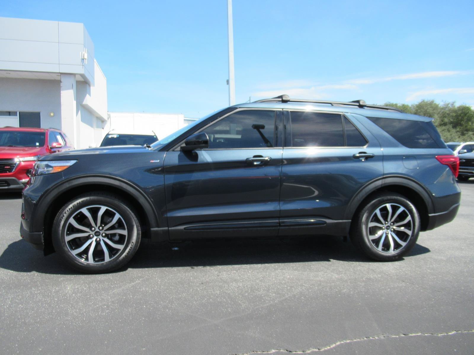 Used 2022 Ford Explorer ST-Line w/ Class IV Trailer Tow Package RWD image 2
