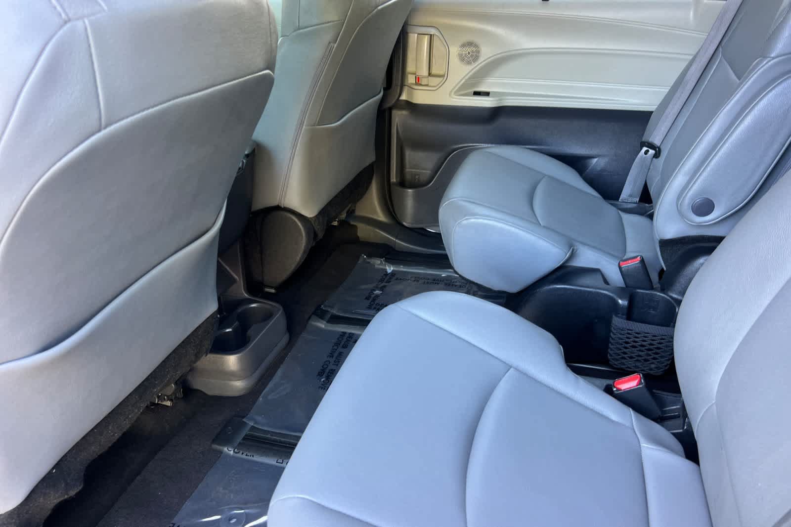 Used 2023 Toyota Sienna XLE AWD/4WD image 4