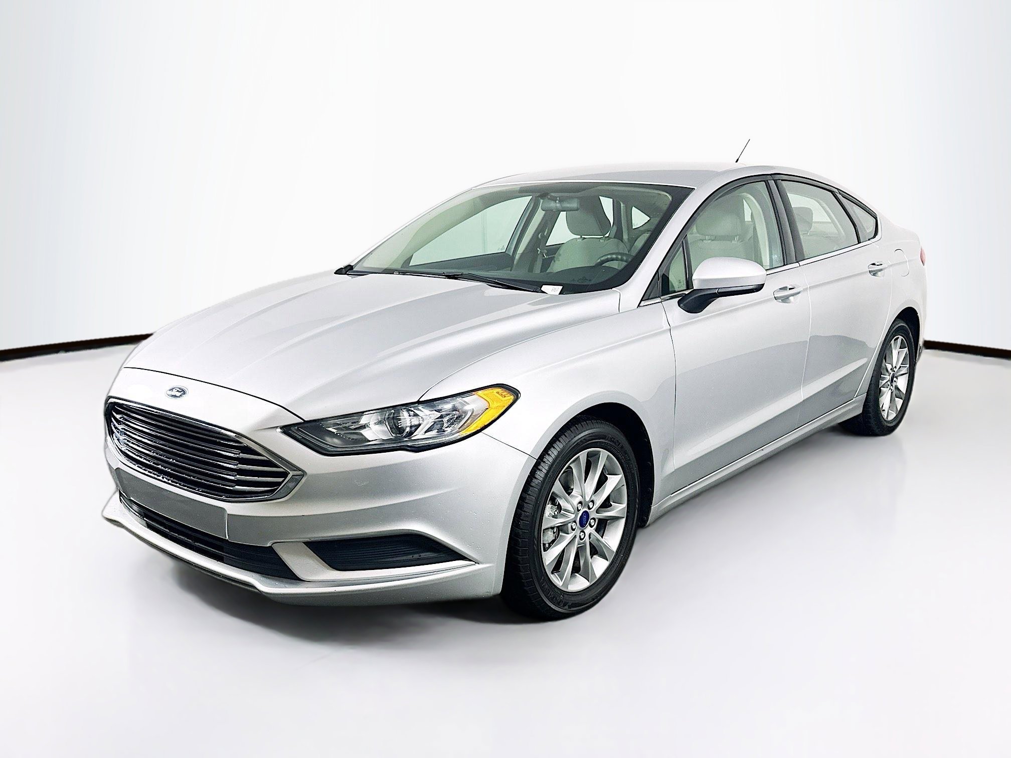 Used 2017 Ford Fusion SE FWD image 3