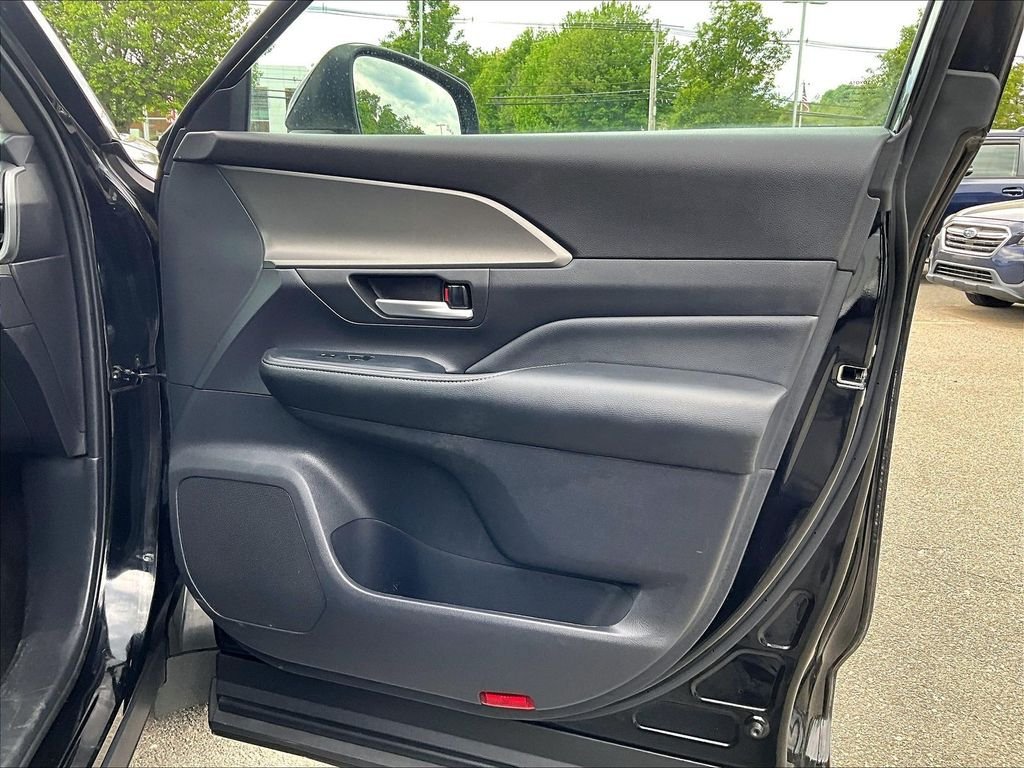 Used 2025 Toyota Grand Highlander AWD image 12