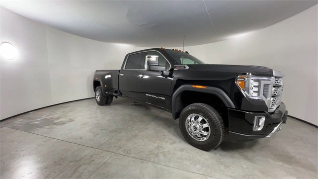 Used 2023 GMC Sierra 3500 Denali image 2