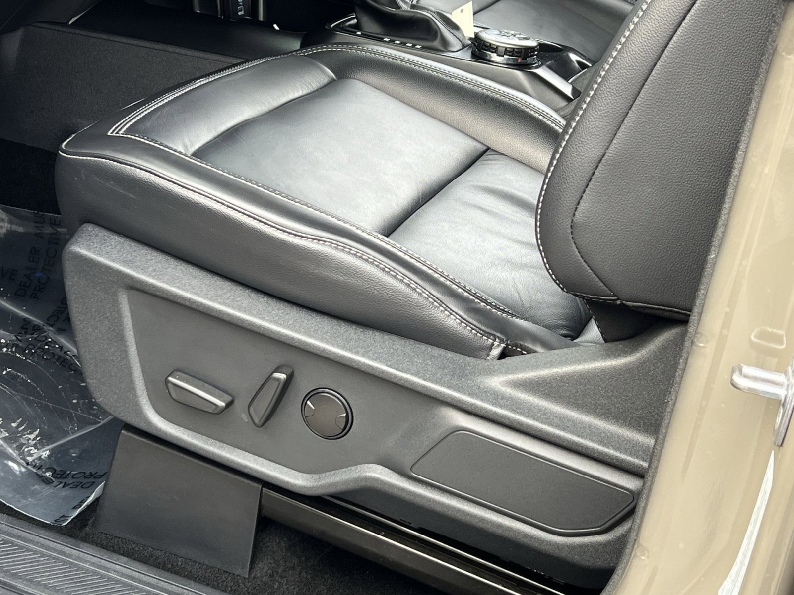 Used 2025 Ford Bronco Outer Banks image 12