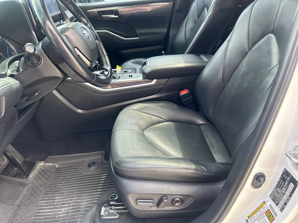 Certified 2021 Toyota Highlander Limited AWD/4WD image 10