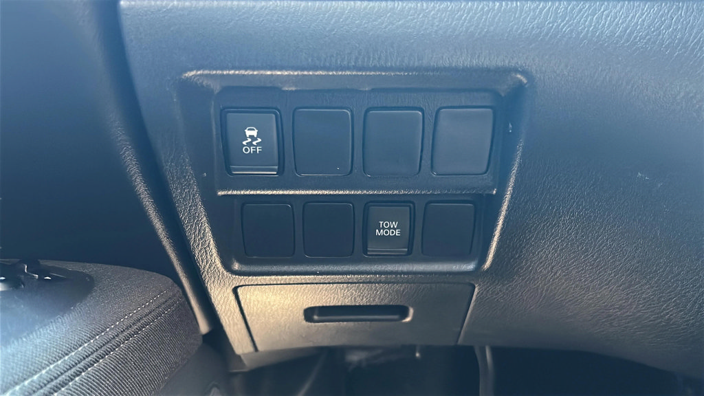 Used 2017 Nissan Pathfinder SV FWD image 29