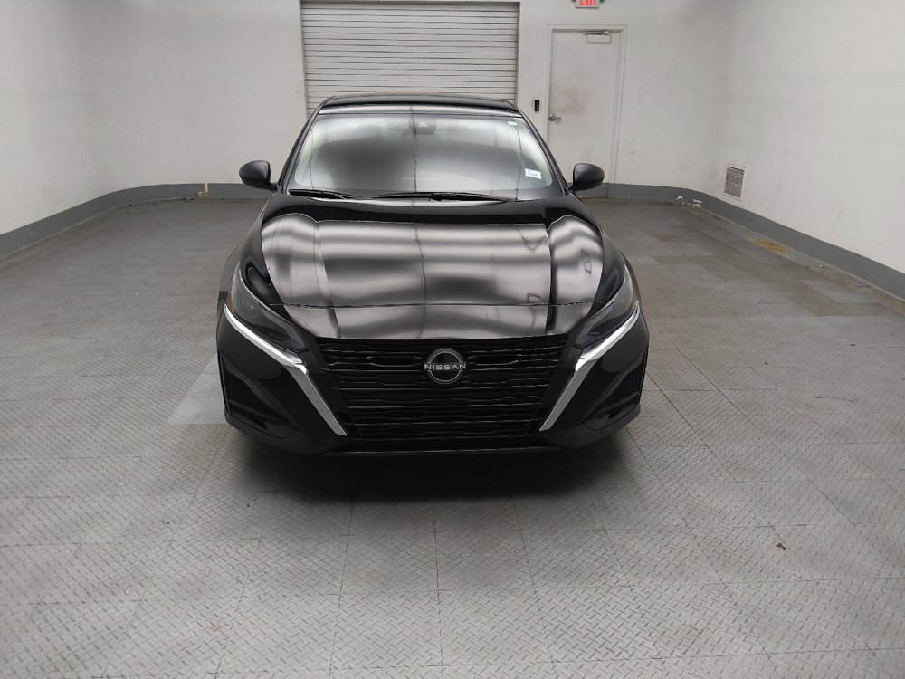 Used 2025 Nissan Altima 2.5 SV FWD image 14