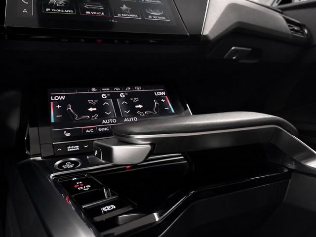 Used 2021 Audi e-tron Premium AWD/4WD image 28