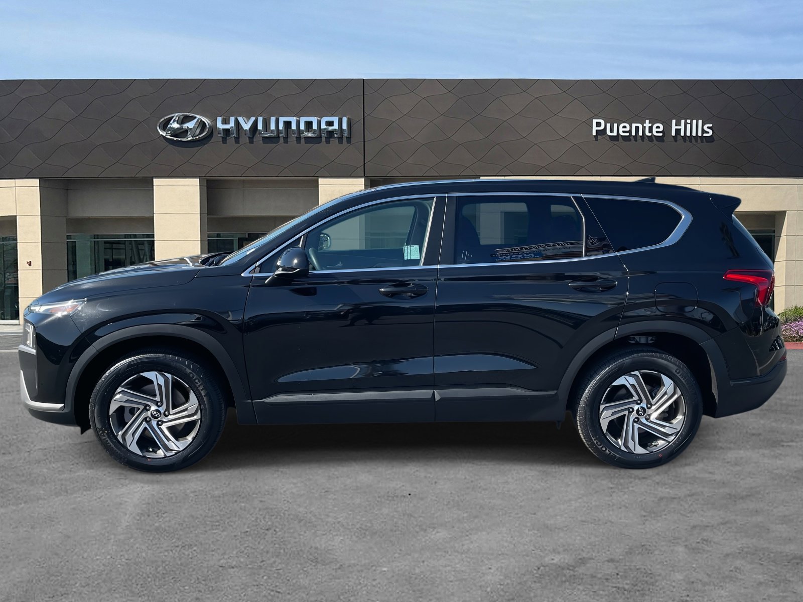 Certified 2023 Hyundai Santa Fe SE image 3