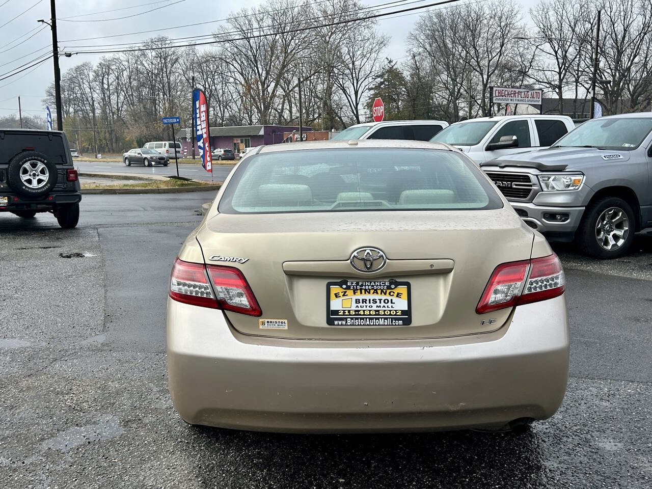 Used 2010 Toyota Camry LE image 4