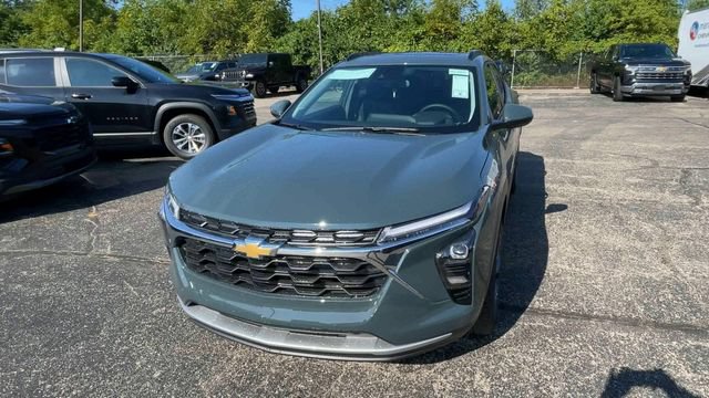 New 2026 Chevrolet Trax LT w/ Sunroof Package FWD image 5