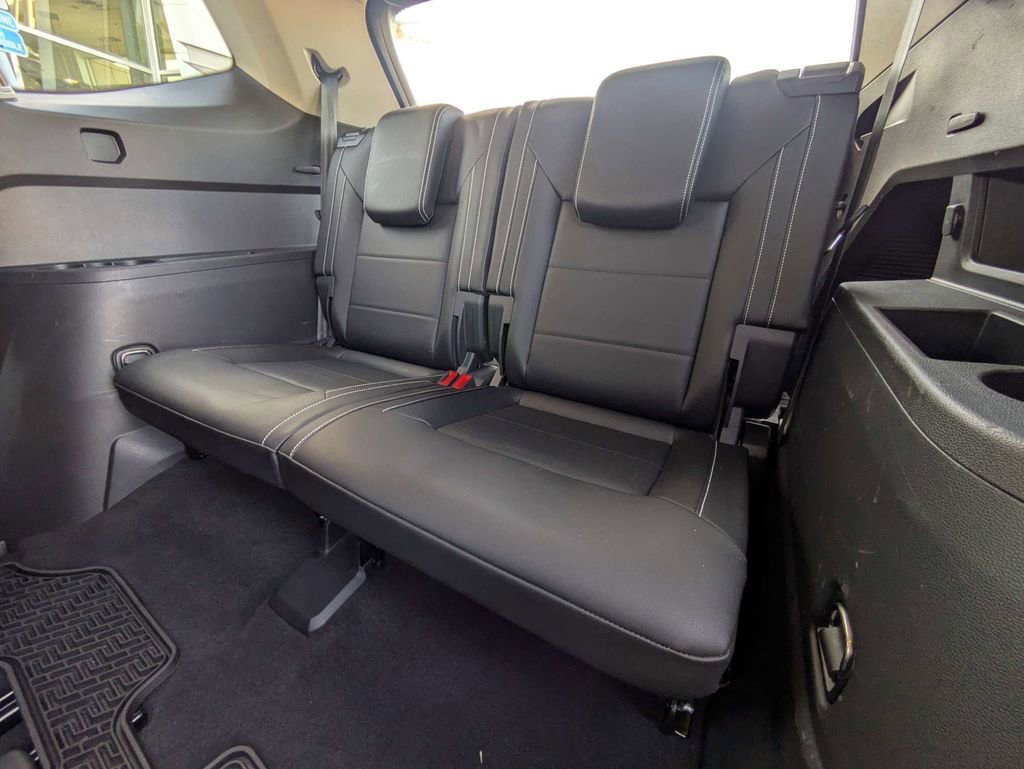 Used 2023 Volkswagen Atlas SE image 18