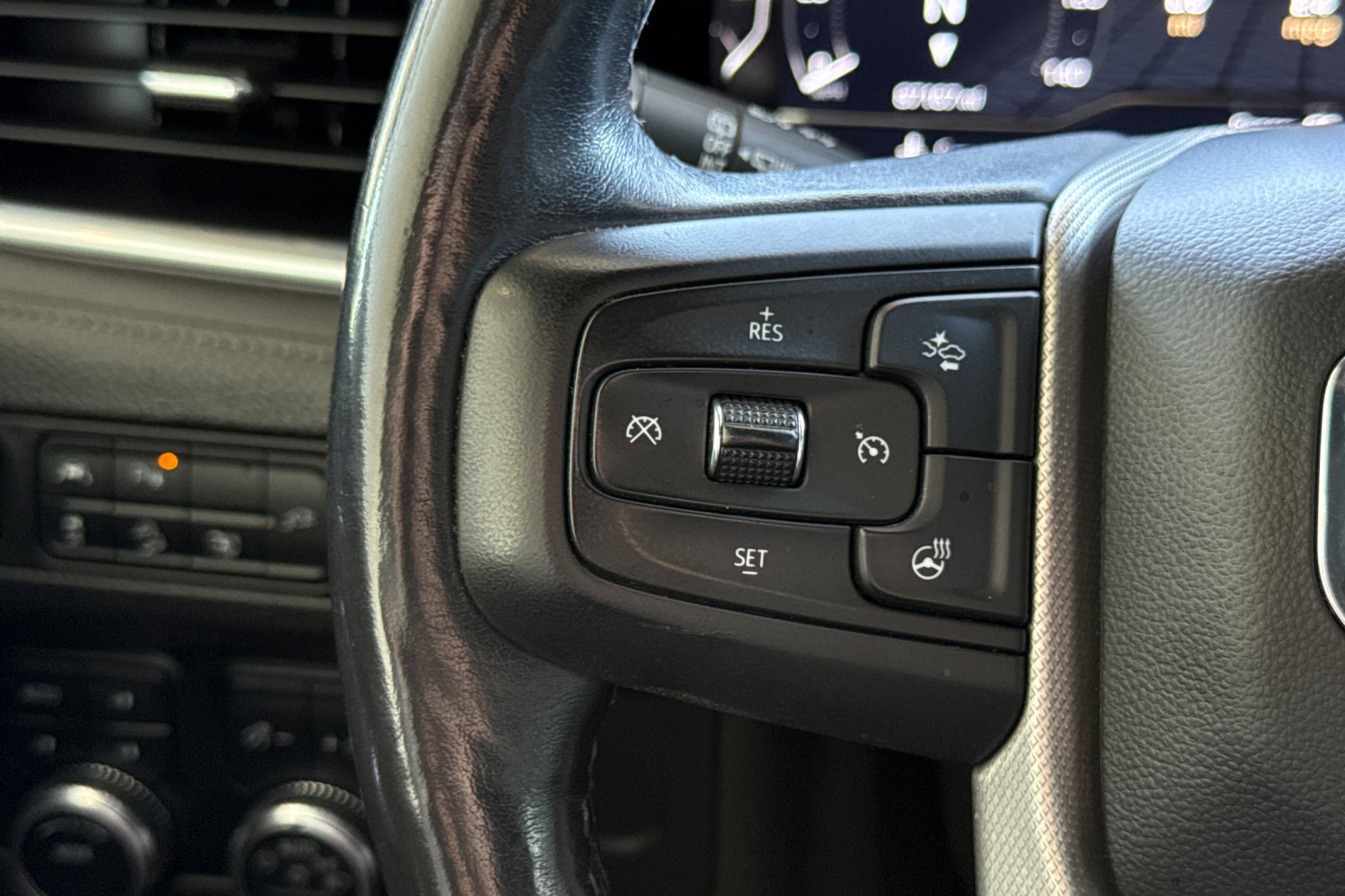 Used 2022 GMC Yukon XL Denali AWD/4WD image 28