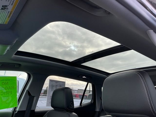 Used 2024 GMC Terrain SLT image 40