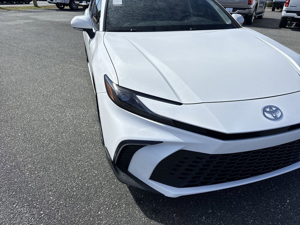 Used 2025 Toyota Camry SE w/ Convenience Package image 6