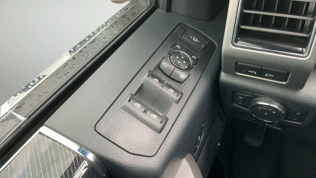 Used 2022 Ford F250 Platinum w/ Tremor Off-Road Package AWD/4WD image 15