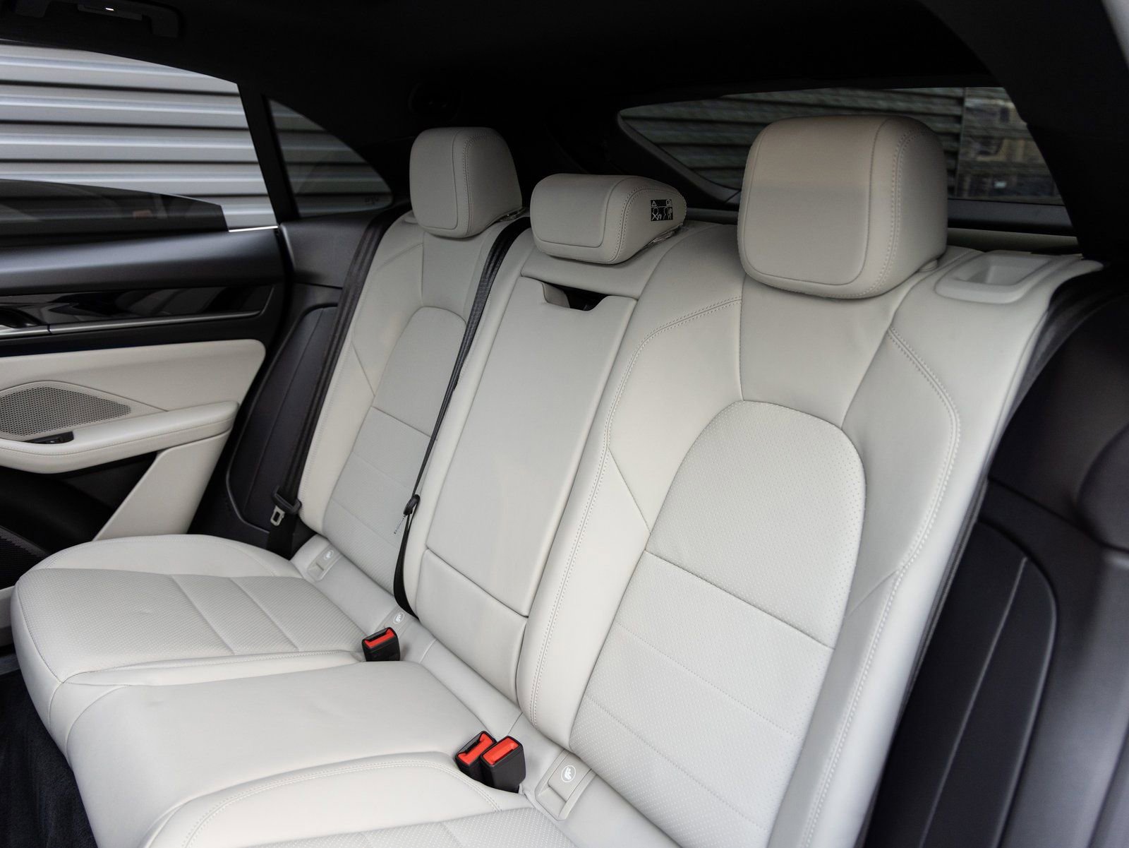 New 2025 Porsche Macan 4S Electric image 26