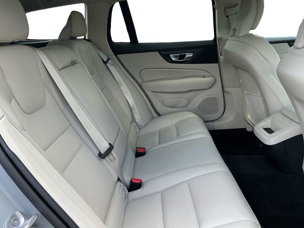 Used 2024 Volvo V60 B5 Cross Country Plus image 19