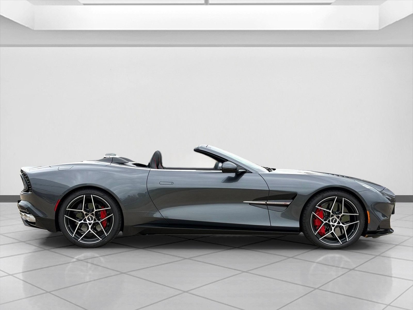 New 2026 Aston Martin Vanquish Convertible RWD image 9