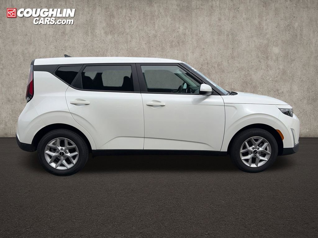 Used 2025 Kia Soul LX FWD image 9