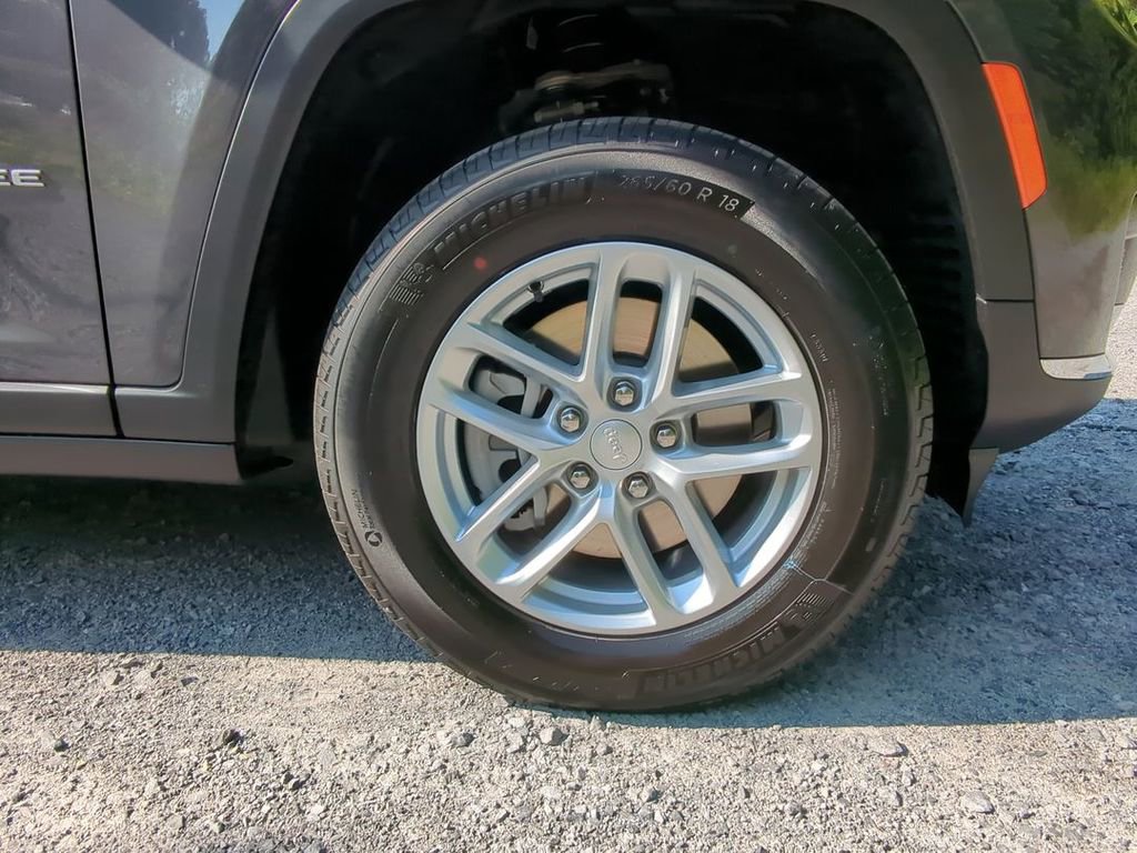 New 2025 Jeep Grand Cherokee L Laredo w/ Luxury Tech Group I image 11