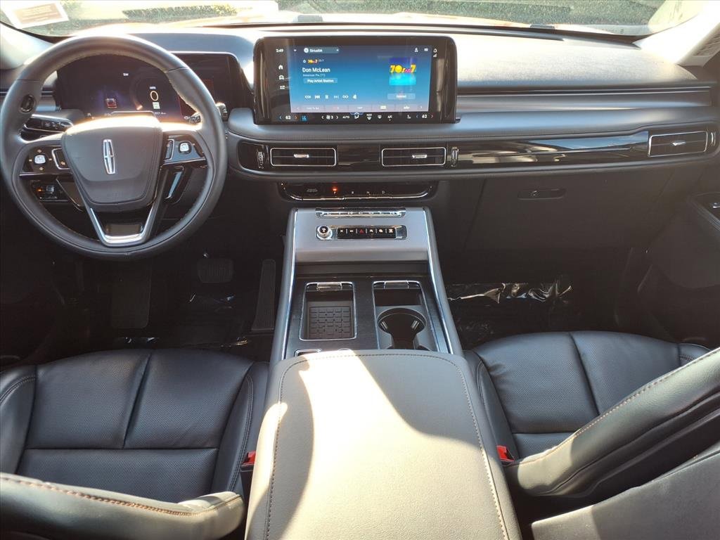 Used 2025 Lincoln Aviator 2WD image 9