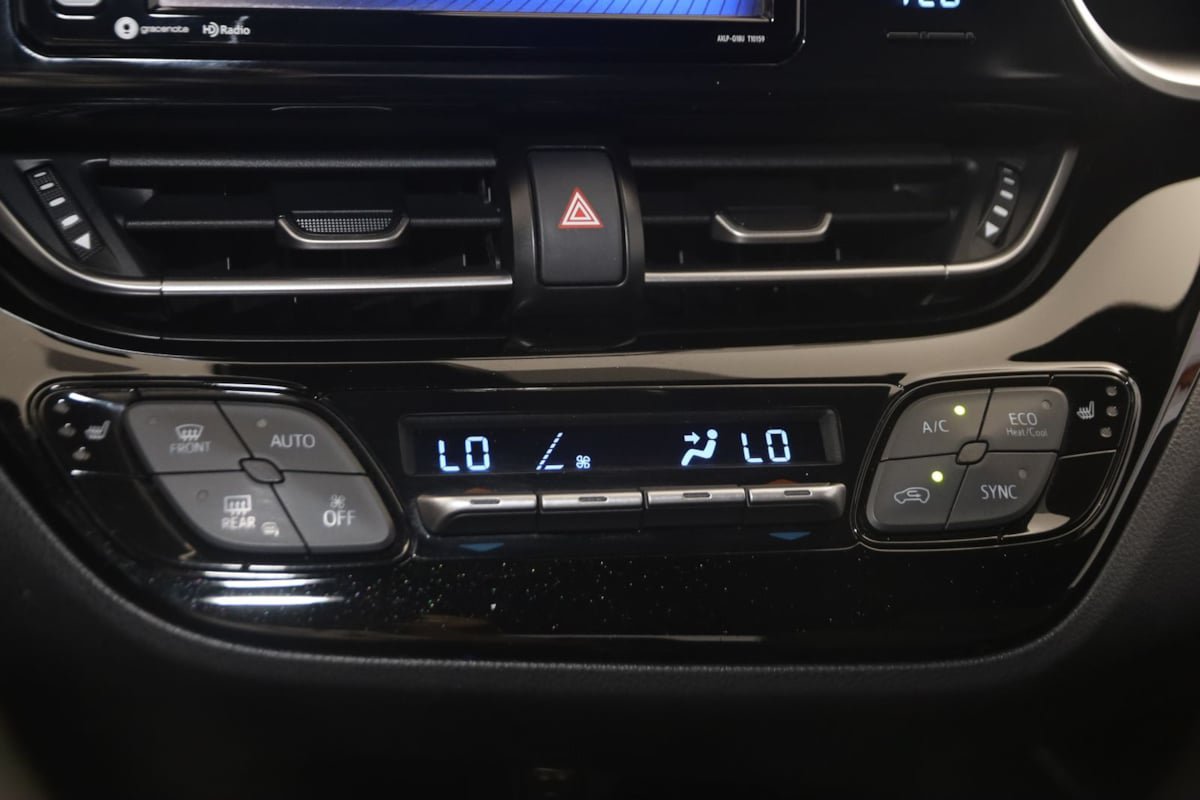 Used 2018 Toyota C-HR XLE FWD image 26
