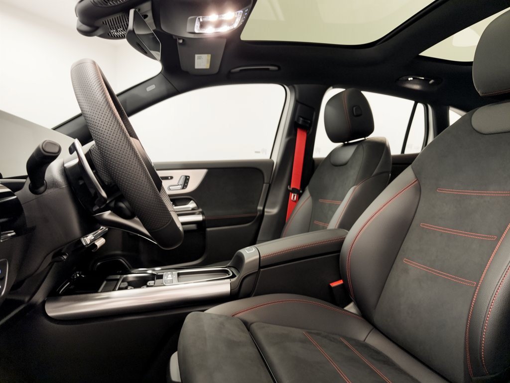 New 2026 Mercedes-Benz GLA 35 AMG 4MATIC image 5