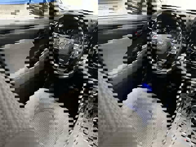 Used 2023 Toyota Highlander L image 11