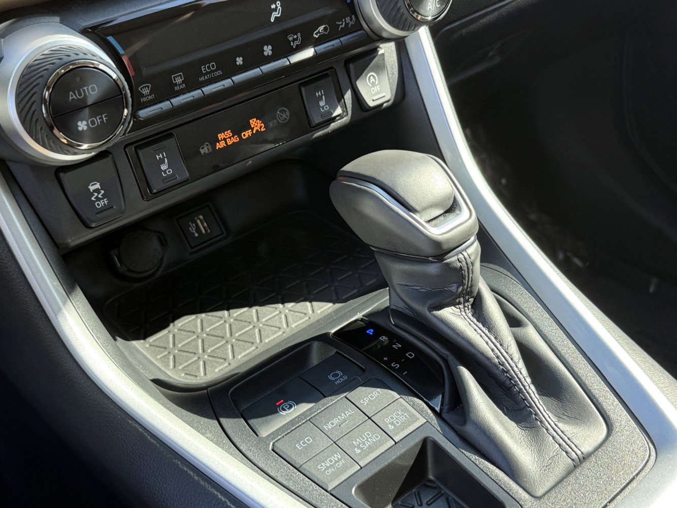 Used 2025 Toyota RAV4 XLE Premium image 13