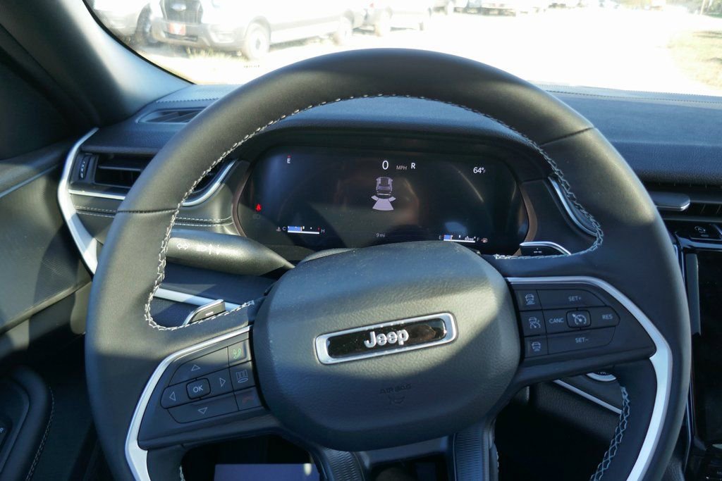 New 2025 Jeep Grand Cherokee Altitude image 20