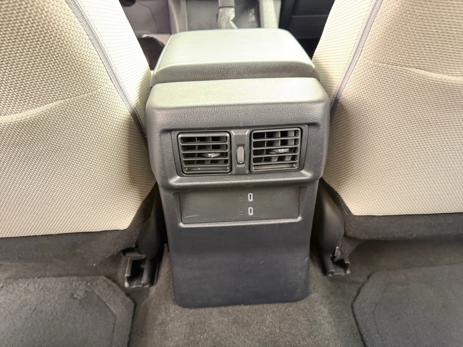 Used 2025 Toyota 4Runner SR5 AWD/4WD image 30