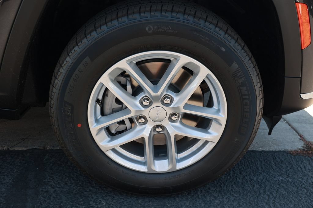 New 2026 Jeep Grand Cherokee L Laredo AWD/4WD image 8